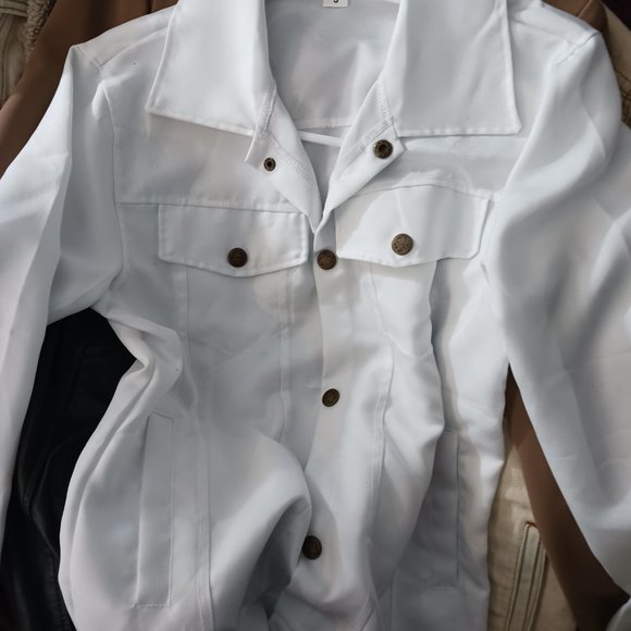 woman shirt button down semi white translucide Small feel like a medium large - Picture 6 of 10